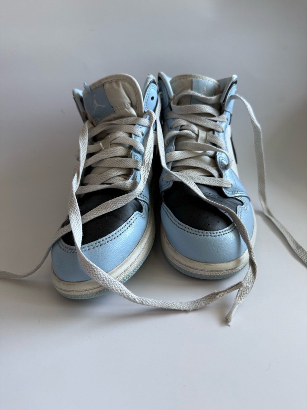 Nike Kids Air Jordan 1 Mid Blue and White Sneakers in size 2Y - Picture 2 of 8
